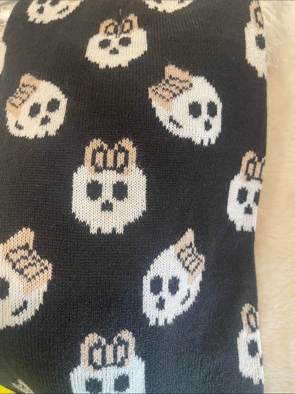 Pet sweater 💀💀 - Black Skull Knit with Tan Trim - Picture 4 of 4